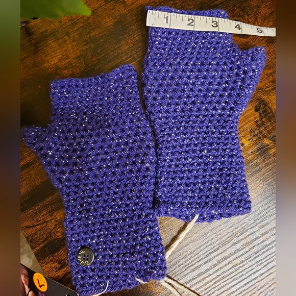 NWT* Handmade Fingerless gloves 💜 MarpleMade Designs, fitted, acrylic, sparkle - Picture 4 of 6
